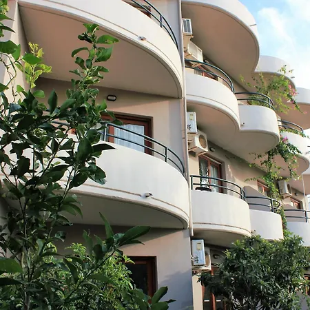 约翰玛丽旅馆 4* 法里拉基