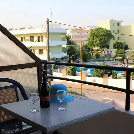 约翰玛丽旅馆 4* 法里拉基