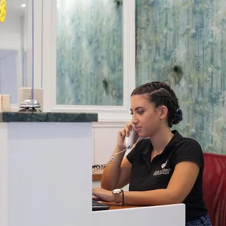 Aparthotel John Mary 3*